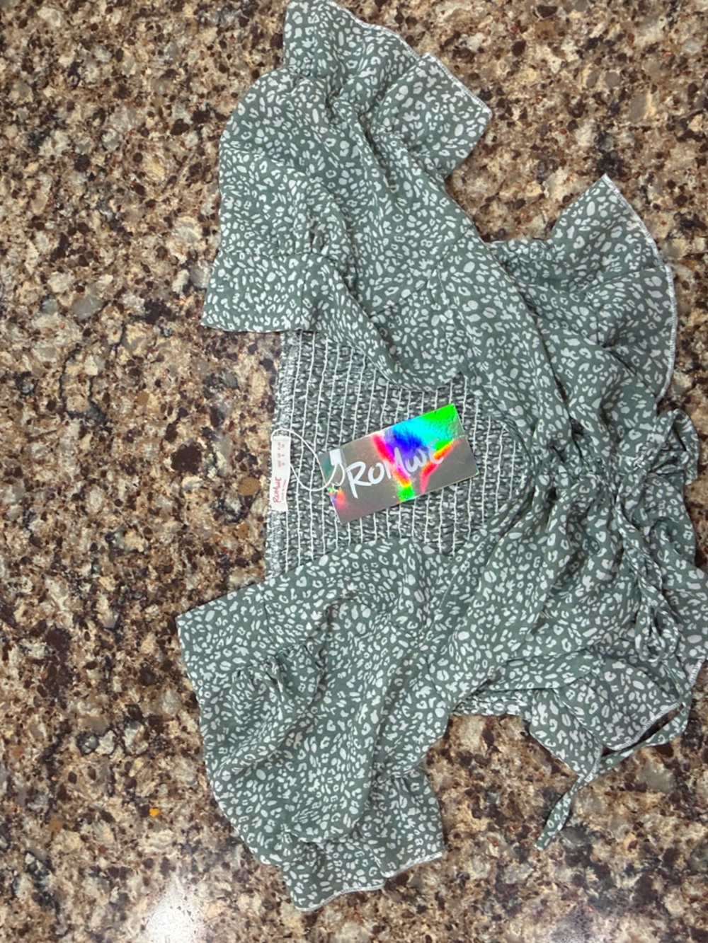 Rue21 Sage Green Ditsy Ruched Puff Sleeve Crop Top
